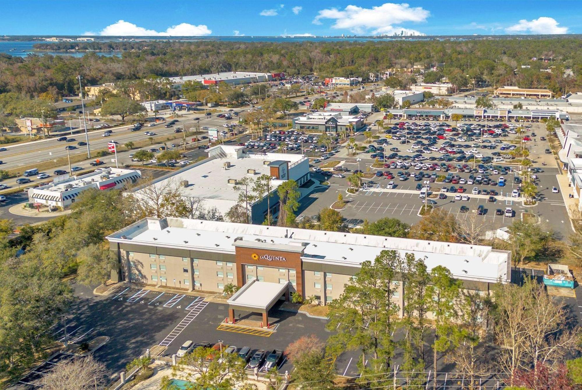La Quinta Inn & Suites By Wyndham Jacksonville Mandarin Exterior foto